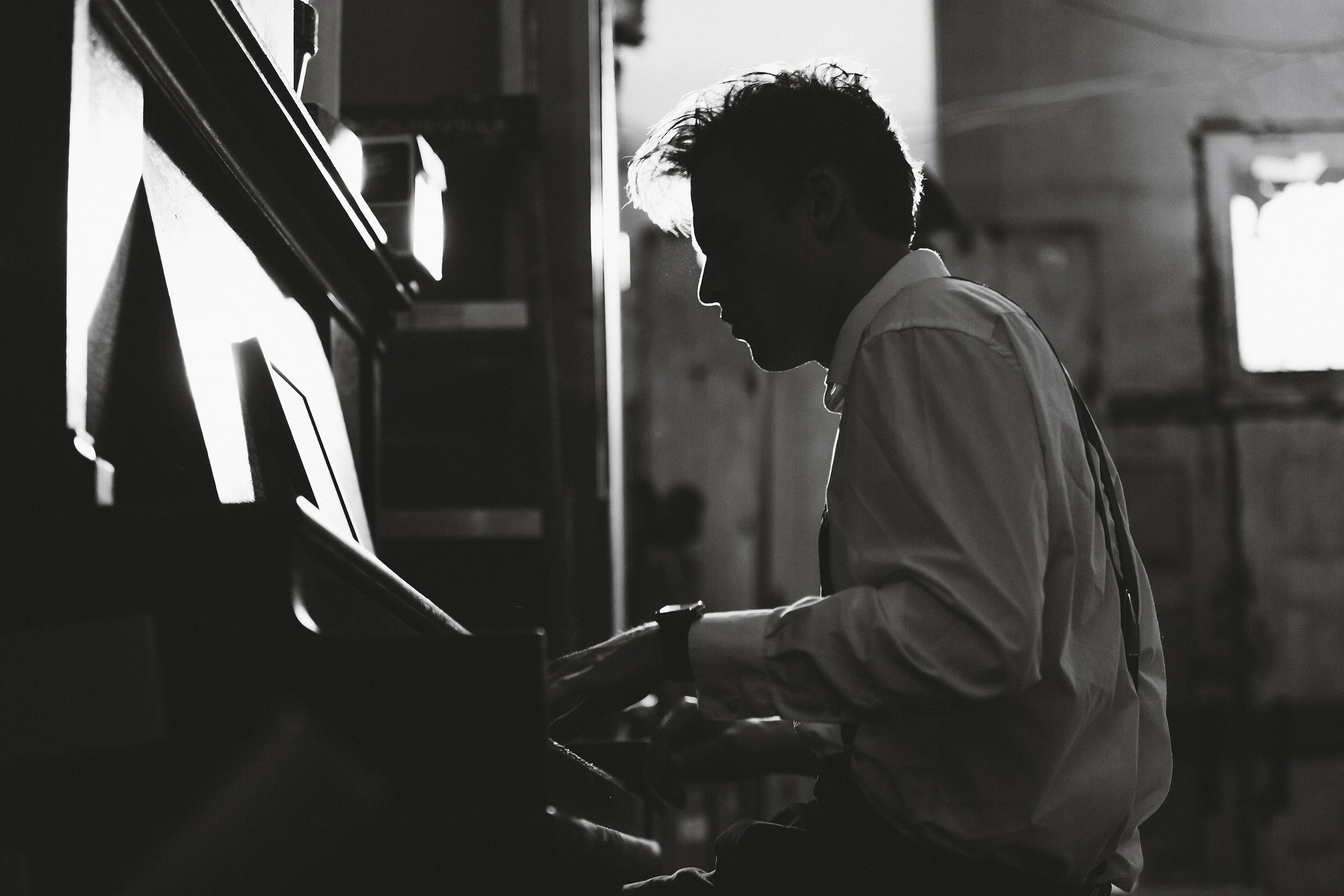 Joaquín Elizalde al piano (foto de muestra)